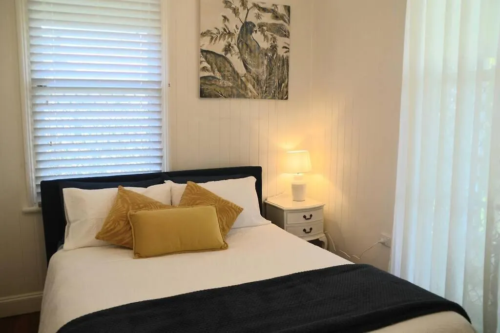 Belle Vue Cottage - East トゥーンバ 0*,